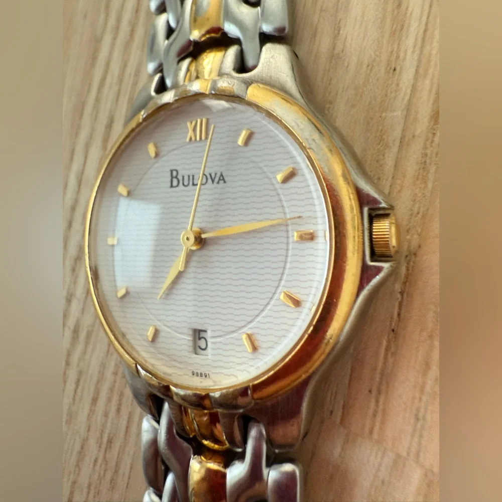 Bulova mens two tone dress watch NEW BATTERY